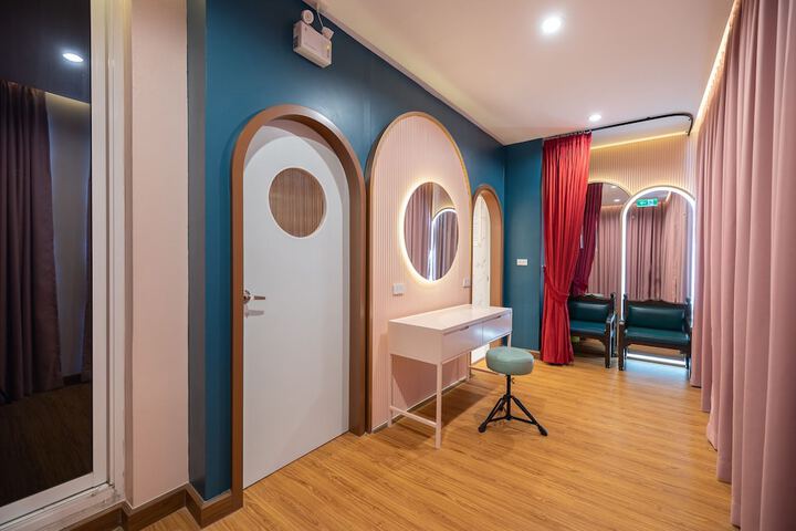 Ballroom/Hall 112 of 159