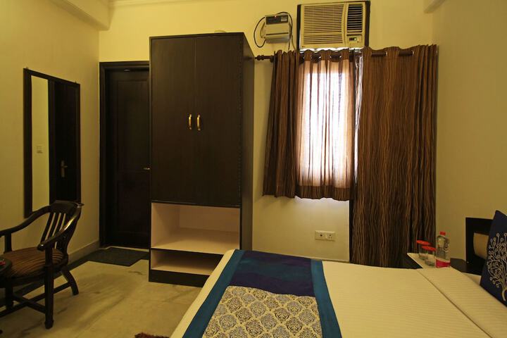 Room 11 of 21