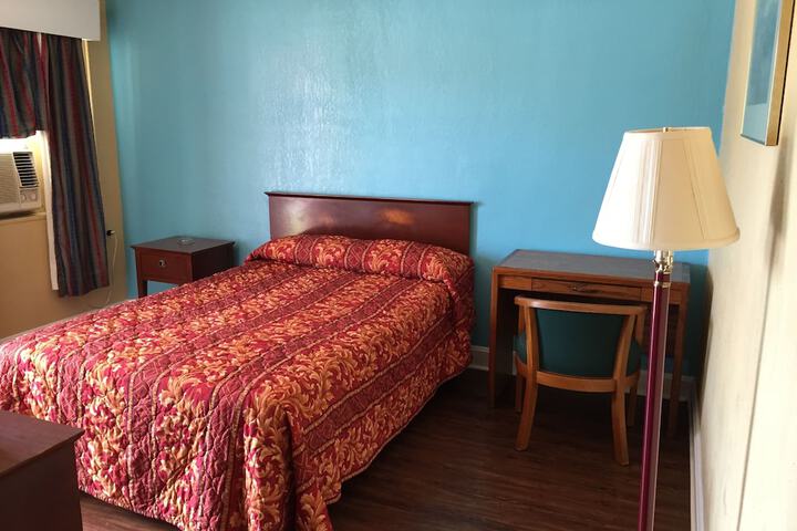 Room 9 of 18