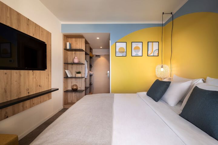 Room 9 of 50