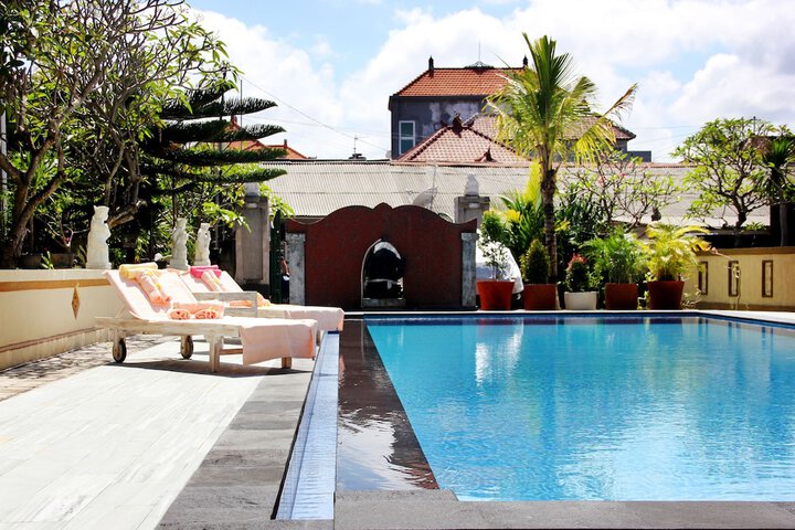 Hotel with Pool