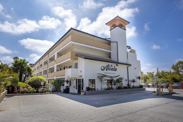 Exterior of The Alcala Hotel Mission Valley / Seaworld