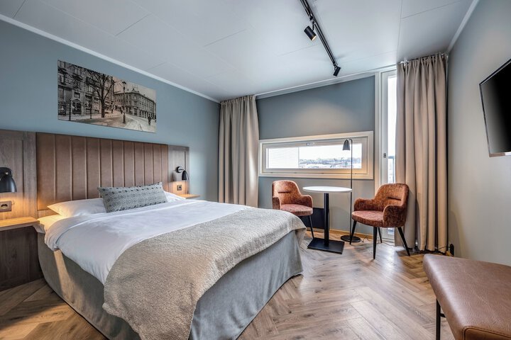 Room 50 of 78