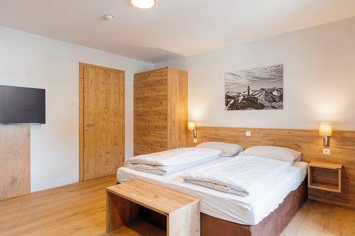 Room 25 of 74