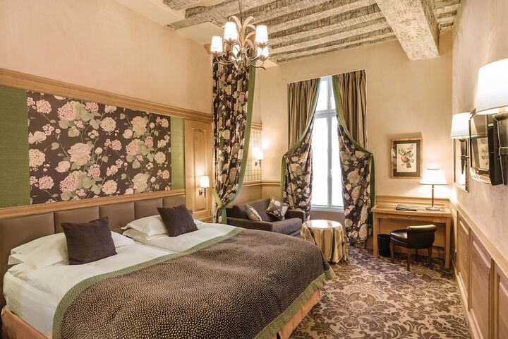 Room 10 of 51