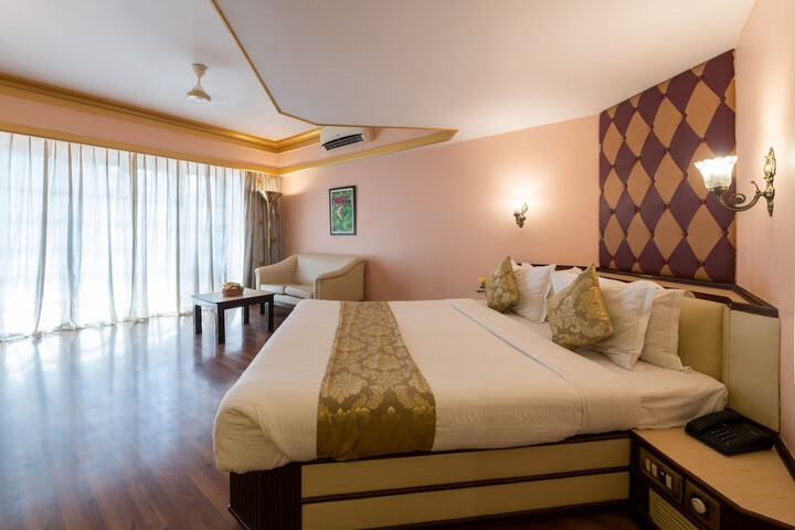 Room 14 of 33
