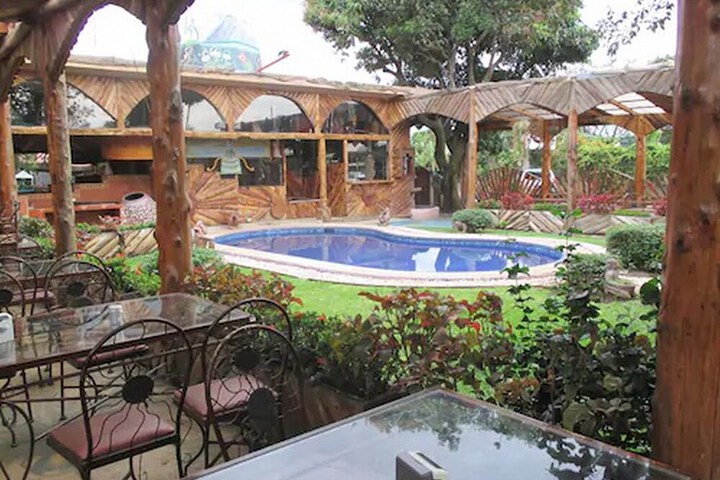 Hotel Exterior 33 of 41