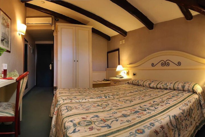 Room 22 of 41