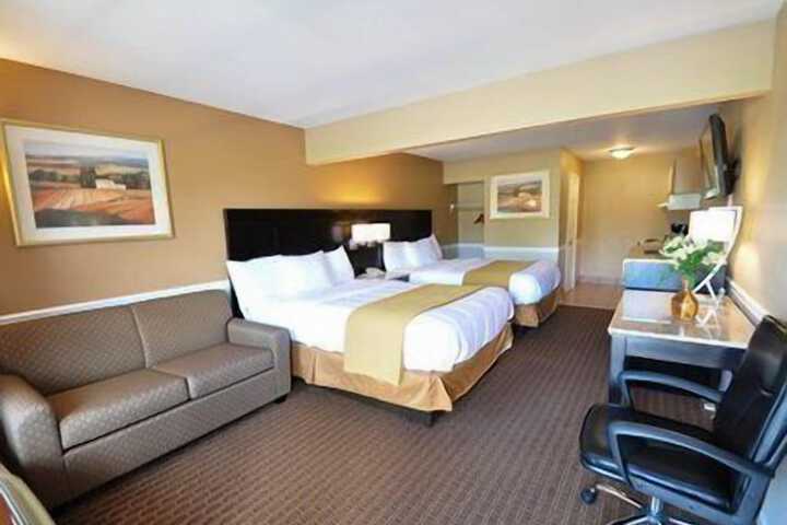 2 Queen Beds (5 of 9)