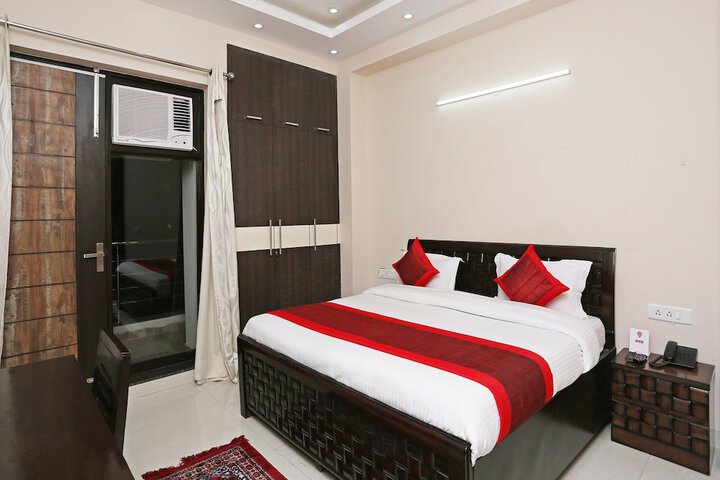Room 14 of 16