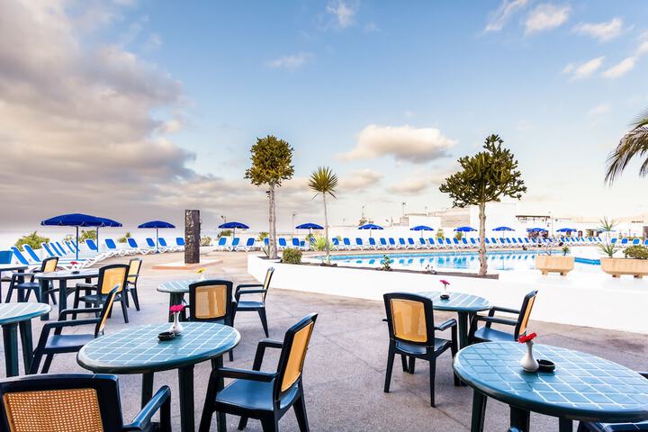 Hotel with Pool