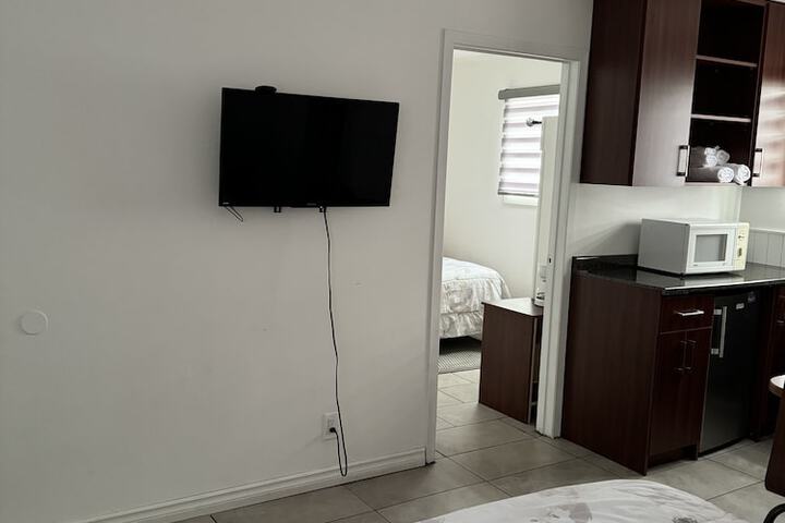 Room 6 of 28