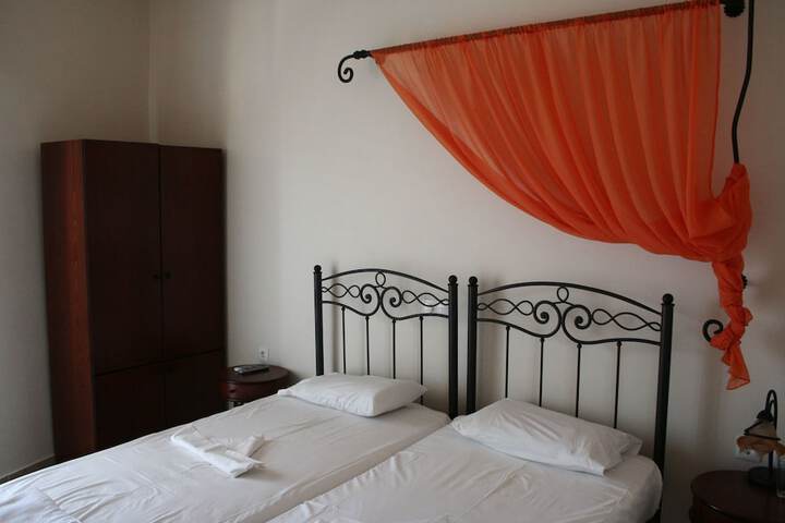 Room 7 of 96