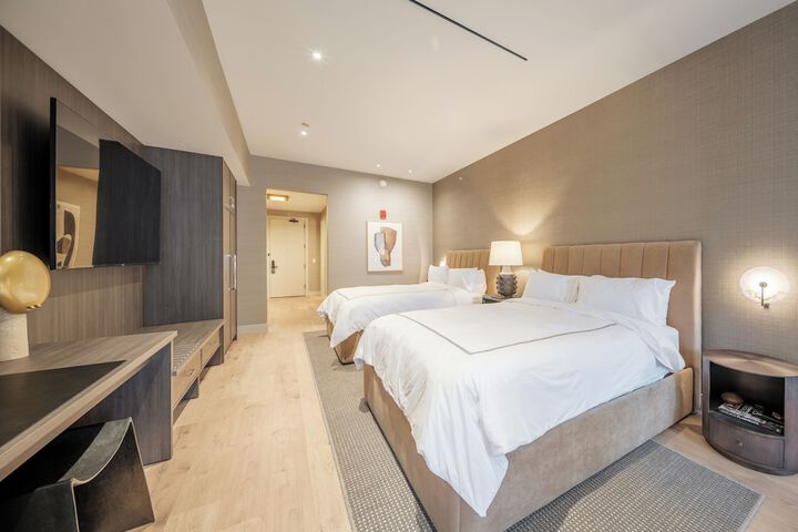Room 2 of 62