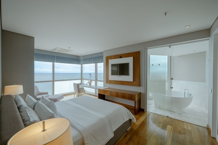 Room 10 of 95