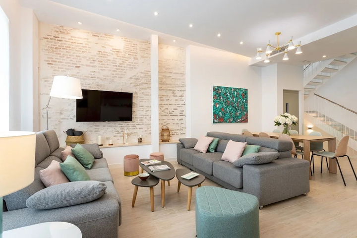 Photo of Bright House With 6 Bedrooms & 7 Bathrooms & 2 Terraces. General Castaños