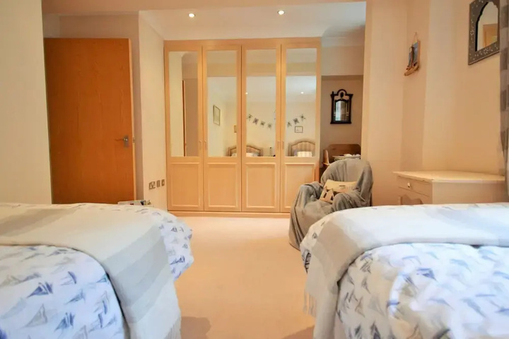 Room 3 of 16