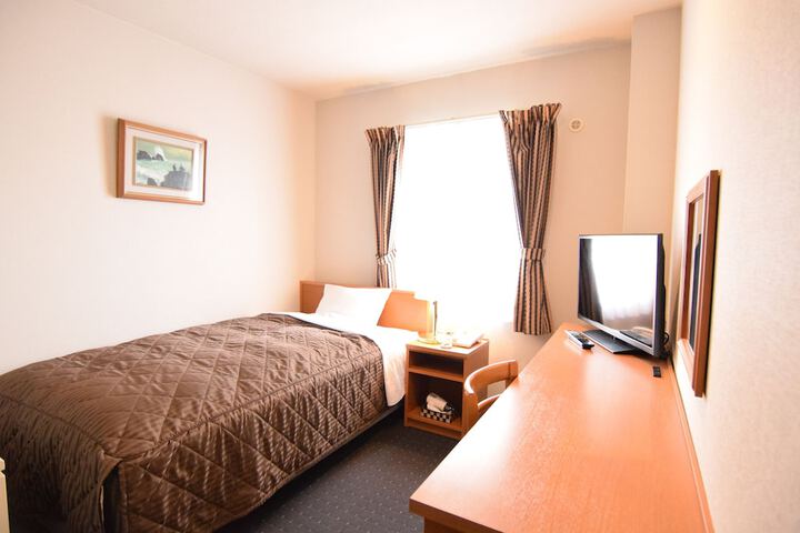 Room 8 of 33