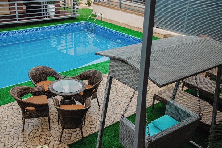 Pool 11 of 40
