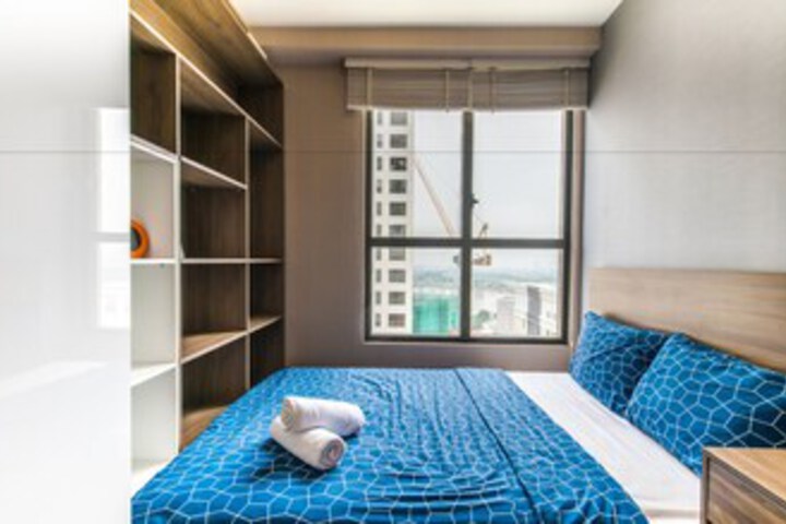 Room 102 of 155