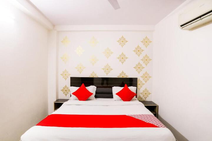 Hotel O Park Inn Near New Ashok Nagar Metro Station