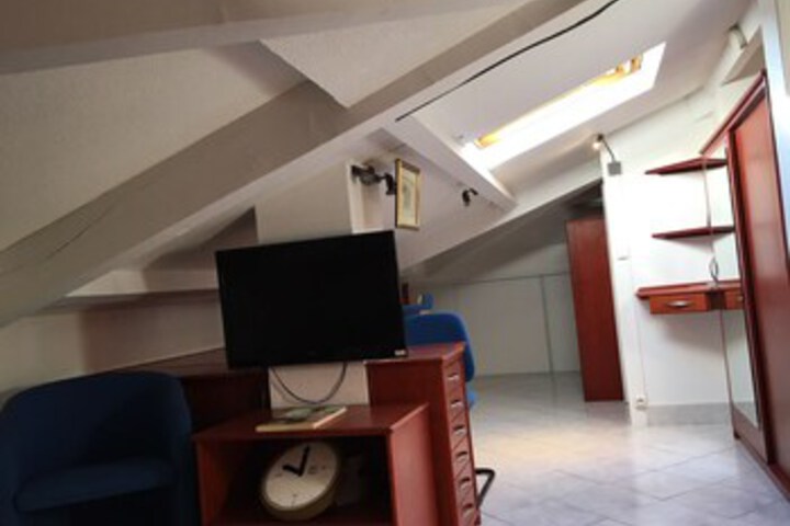 Room 33 of 37