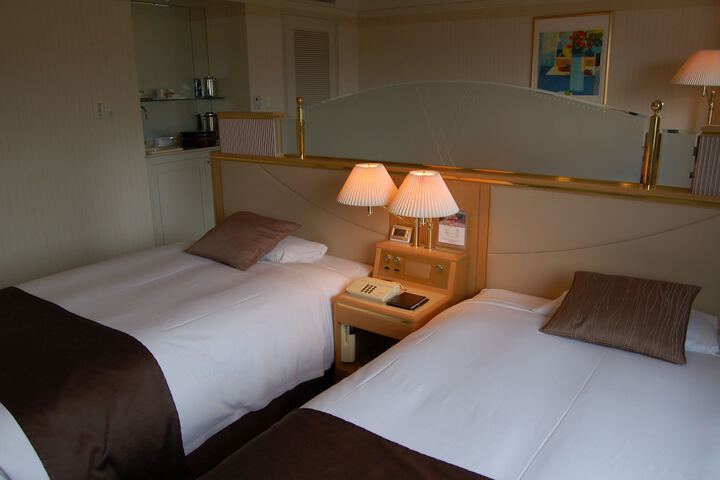 Room 9 of 120