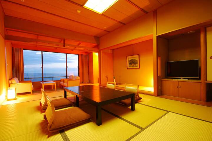 Room 12 of 38