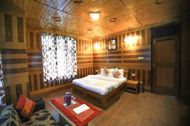 Room 6 of 11