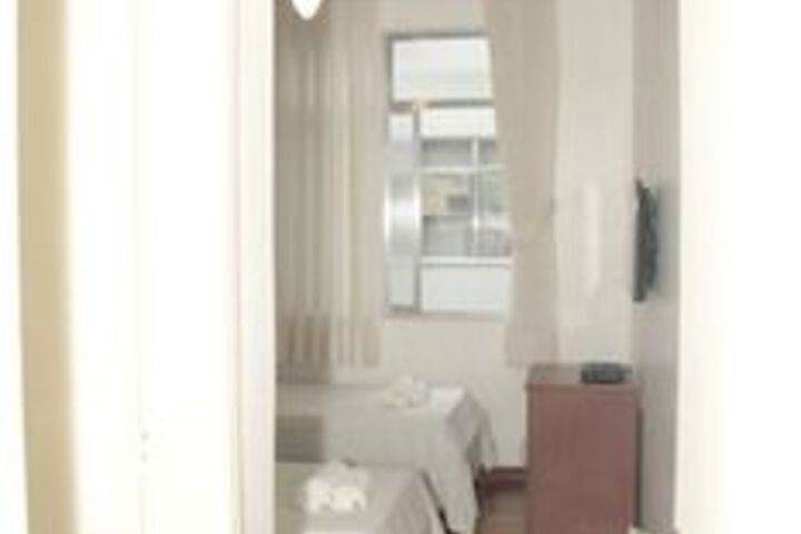Room 17 of 38
