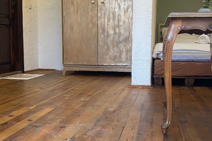 Room 12 of 27