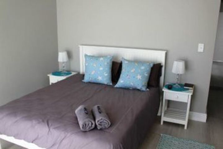 Room 6 of 10