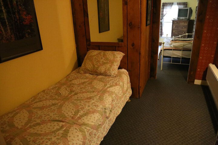 Room 35 of 165