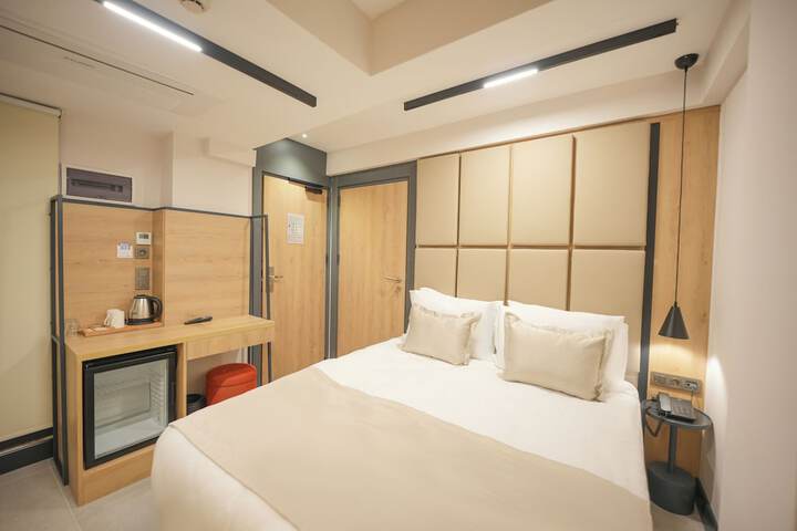 Room 10 of 27