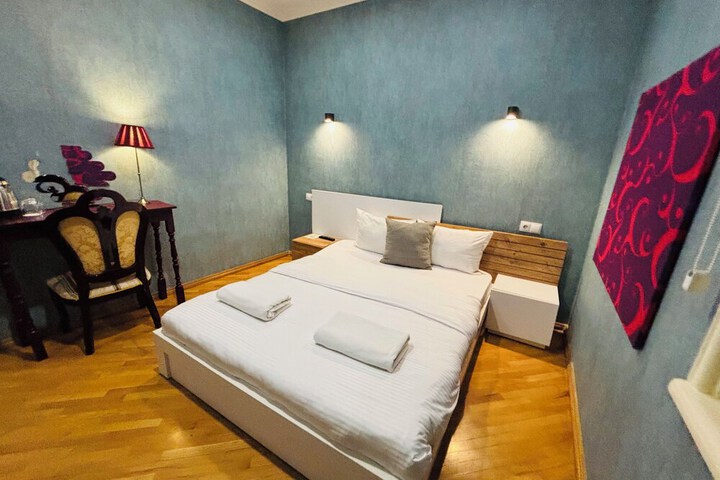 Room 47 of 96