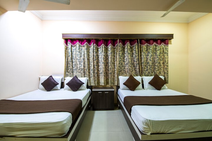 Room 17 of 33