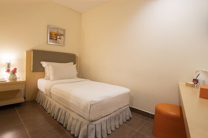 Room 8 of 16