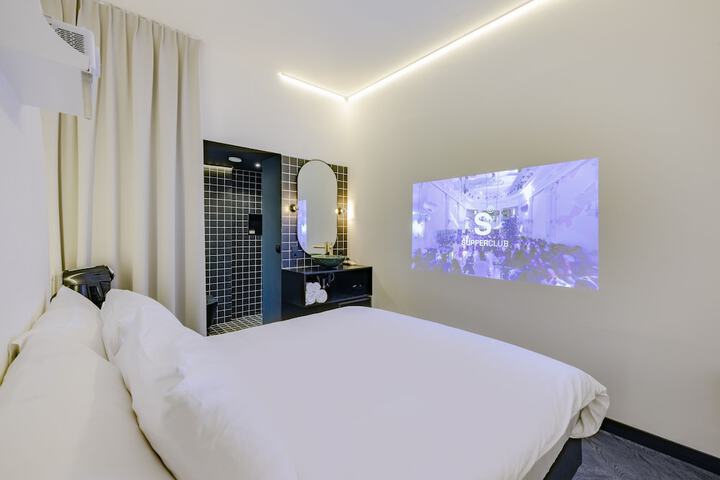 Room 4 of 81