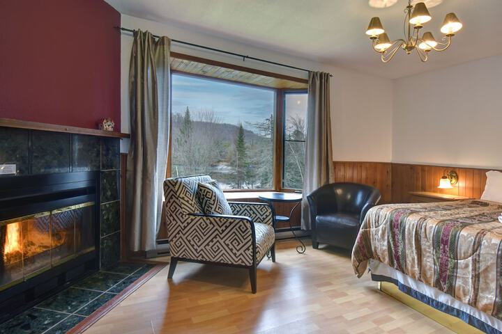 1 Queen Bed (2 of 26)