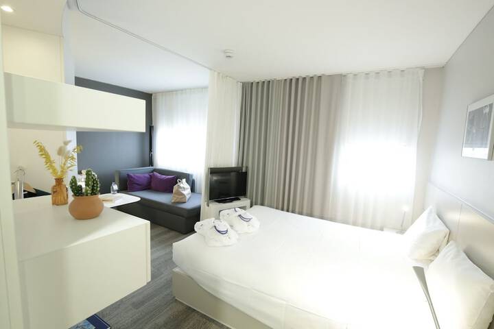 Room 9 of 106
