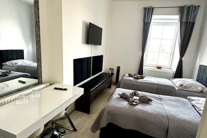 Room 21 of 48