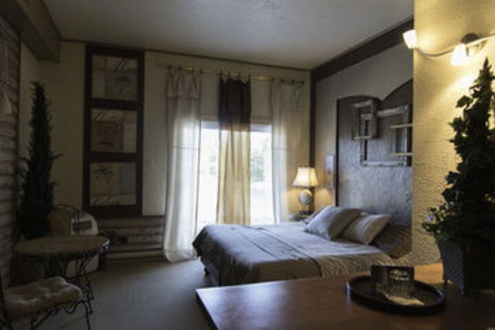 Room 32 of 54