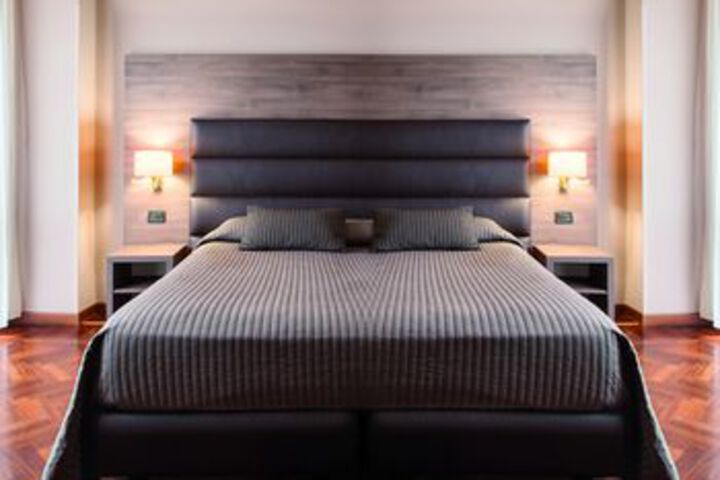 Room 10 of 25
