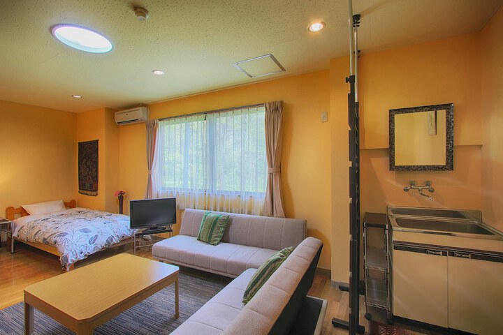 Room 6 of 27