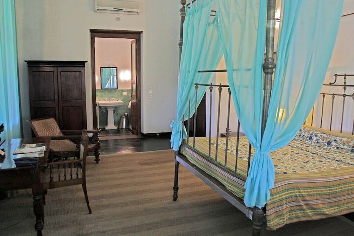 Room 10 of 33
