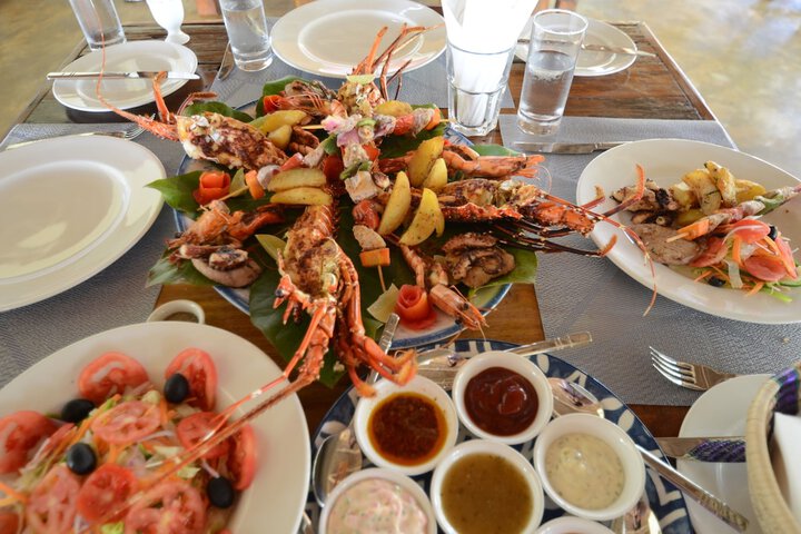 Dining 28 of 54