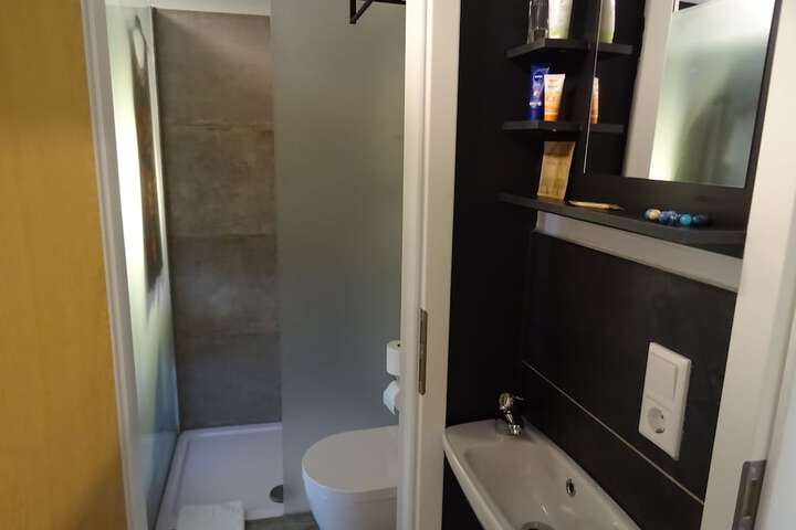 Room 294 of 442