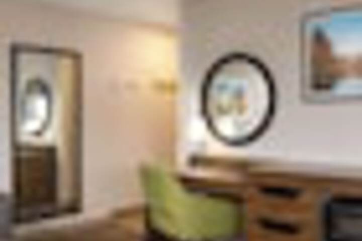 Room 35 of 261