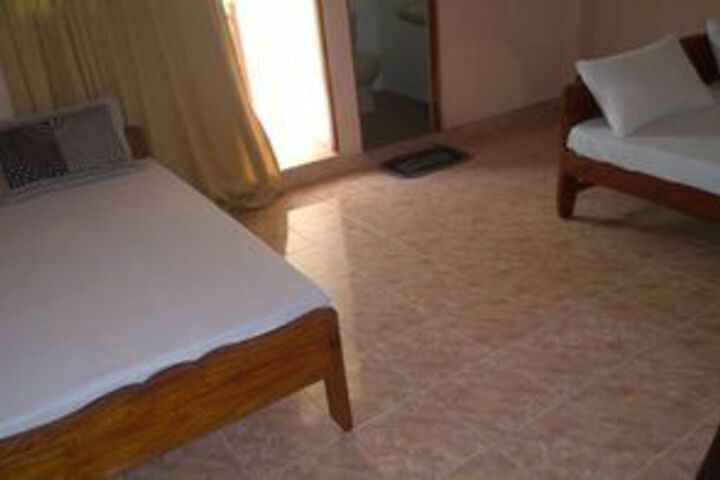 Room 13 of 20
