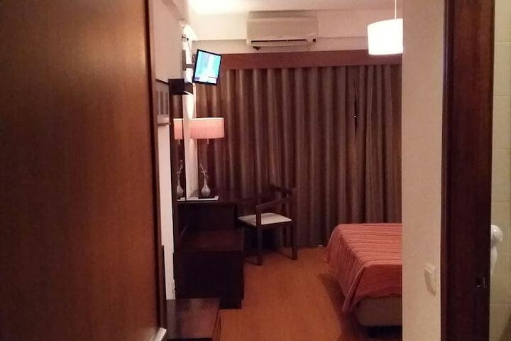 Room 8 of 33